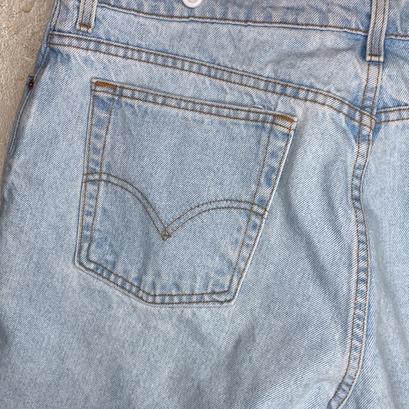 Vintage 522 Levi’s Jean Shorts - Picture 6 of 7
